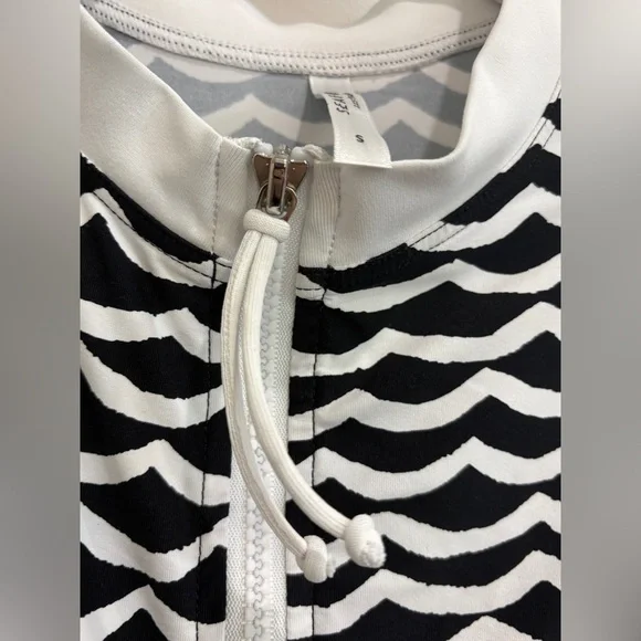 Seafolly Australia Zip Front Rash Guard Swim Vest – Tidal Wave- Size S 🌊🖤🤍 - Picture 4 of 9